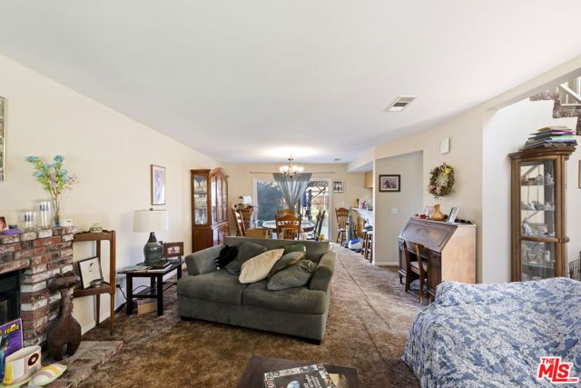 203 E Avenue R5, Palmdale, CA 93550