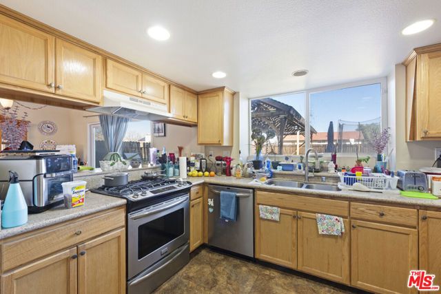 203 E Avenue R5, Palmdale, CA 93550