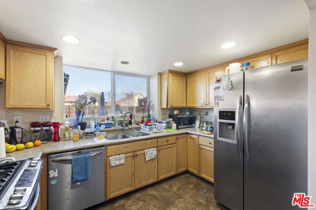 203 E Avenue R5, Palmdale, CA 93550