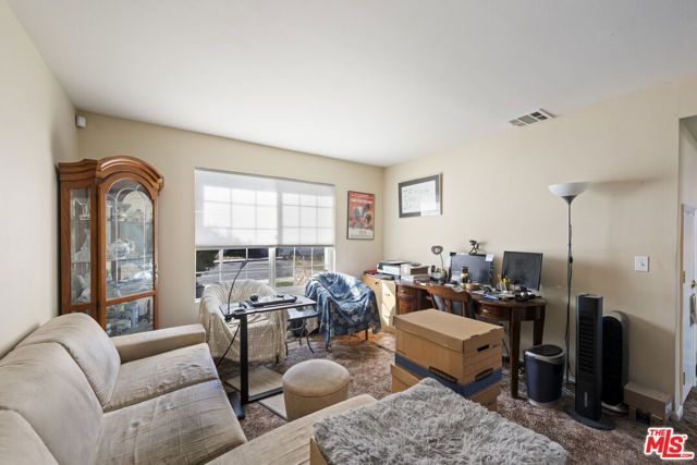 203 E Avenue R5, Palmdale, CA 93550