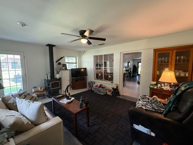 608 Pine Street, Henderson, TX 75654