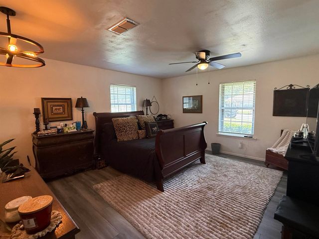608 Pine Street, Henderson, TX 75654