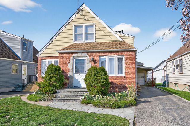 37 Manhattan Avenue, Westbury, NY 11590
