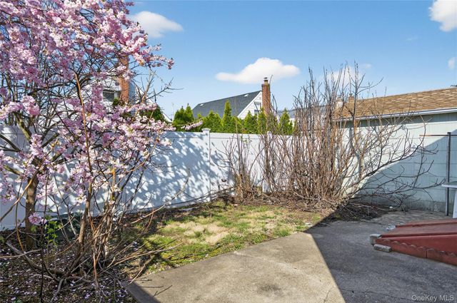 37 Manhattan Avenue, Westbury, NY 11590