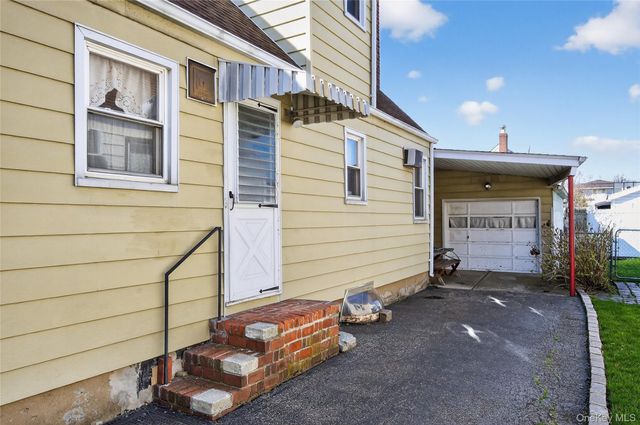 37 Manhattan Avenue, Westbury, NY 11590