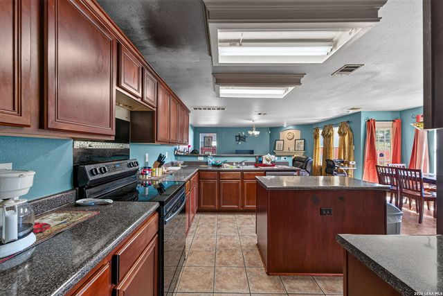 8706 Discovery Way, Converse, TX 78109
