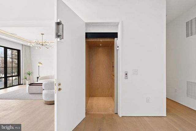 6621 HAYCOCK RD, Falls Church, VA 22043