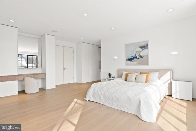 6621 HAYCOCK RD, Falls Church, VA 22043