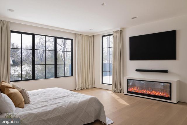 6621 HAYCOCK RD, Falls Church, VA 22043