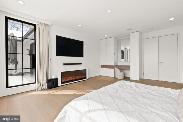 6621 HAYCOCK RD, Falls Church, VA 22043