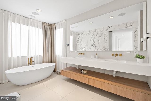 6621 HAYCOCK RD, Falls Church, VA 22043