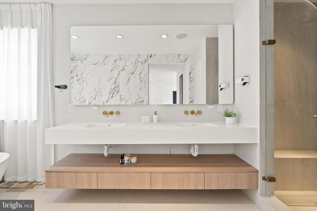 6621 HAYCOCK RD, Falls Church, VA 22043