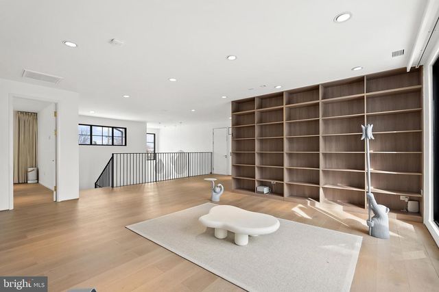 6621 HAYCOCK RD, Falls Church, VA 22043