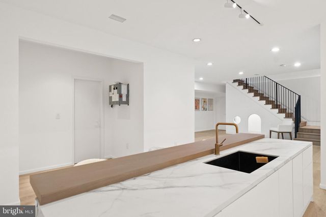 6621 HAYCOCK RD, Falls Church, VA 22043