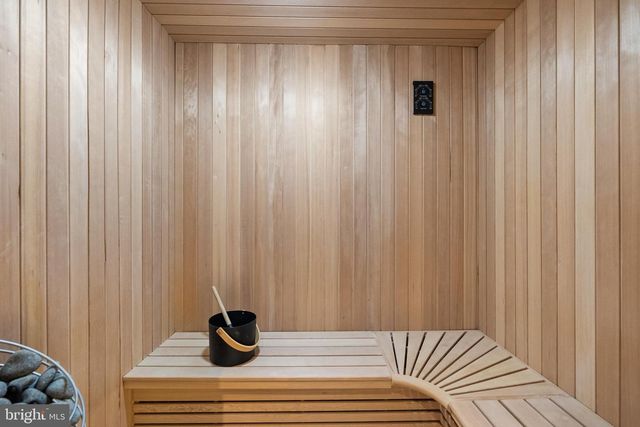 6621 HAYCOCK RD, Falls Church, VA 22043