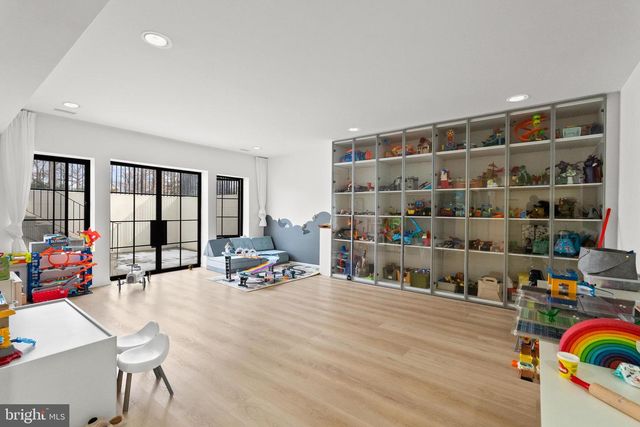 6621 HAYCOCK RD, Falls Church, VA 22043