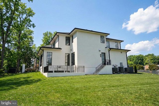 6621 HAYCOCK RD, Falls Church, VA 22043