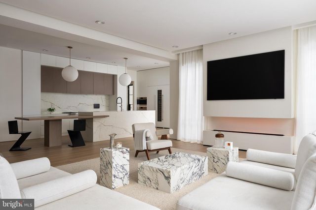 6621 HAYCOCK RD, Falls Church, VA 22043