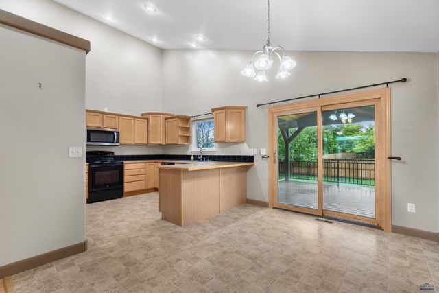 10315 REMINGTON ST, Summerset, SD 57718