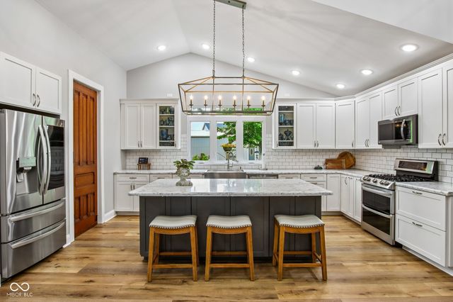 1924 S Avon Avenue, Avon, IN 46123