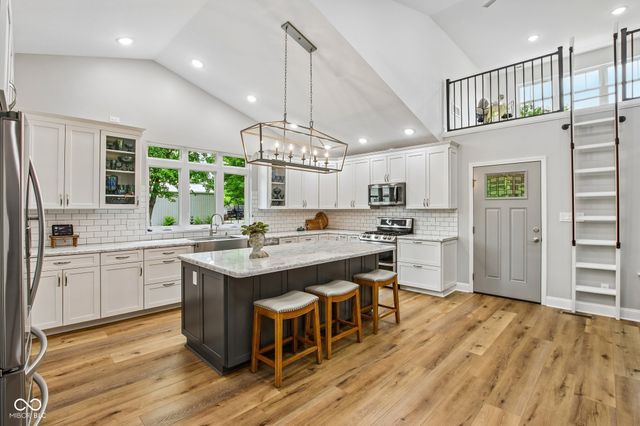 1924 S Avon Avenue, Avon, IN 46123