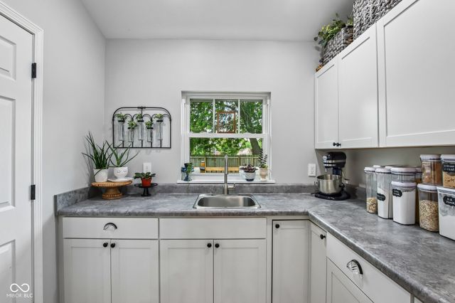 1924 S Avon Avenue, Avon, IN 46123