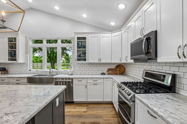 1924 S Avon Avenue, Avon, IN 46123