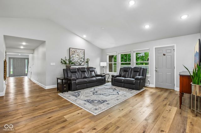 1924 S Avon Avenue, Avon, IN 46123