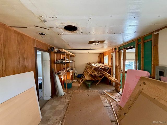 561 E M35 Highway, Gwinn, MI 49841