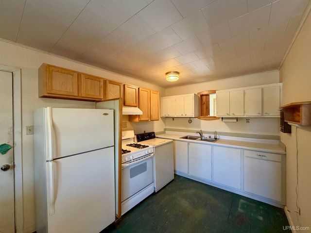 561 E M35 Highway, Gwinn, MI 49841