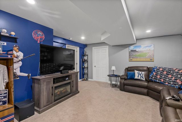 1913 Miniature Rose Lane, Mishawaka, IN 46544