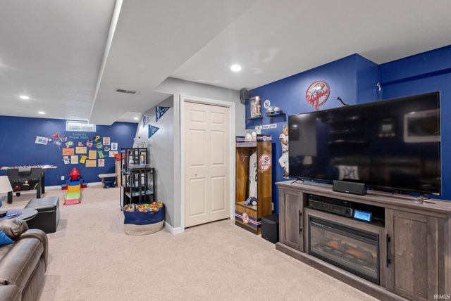 1913 Miniature Rose Lane, Mishawaka, IN 46544