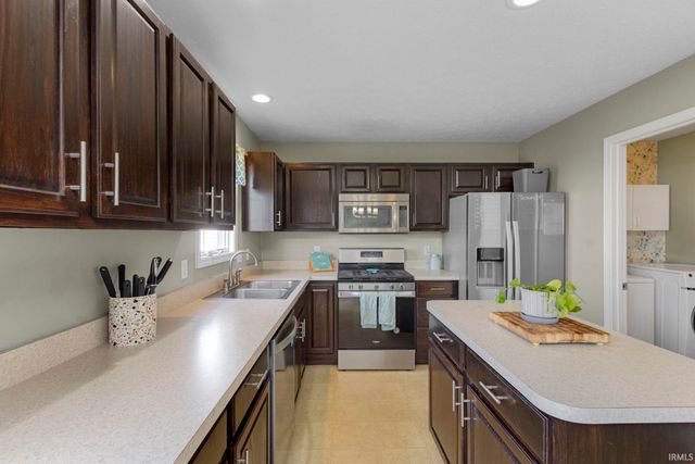 1913 Miniature Rose Lane, Mishawaka, IN 46544