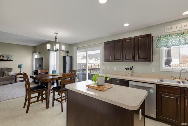 1913 Miniature Rose Lane, Mishawaka, IN 46544