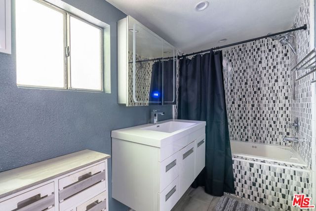 218 N Avenue 61, Los Angeles, CA 90042