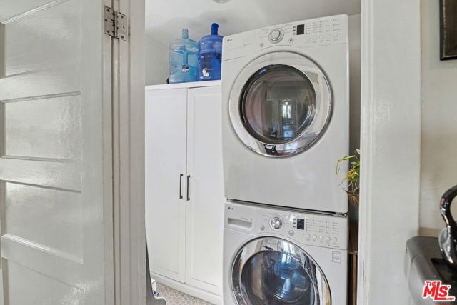 2449 Riverside Place, Los Angeles, CA 90039