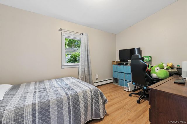 350 S Greene Avenue, Lindenhurst, NY 11757