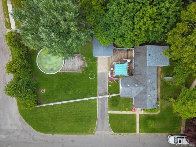350 S Greene Avenue, Lindenhurst, NY 11757
