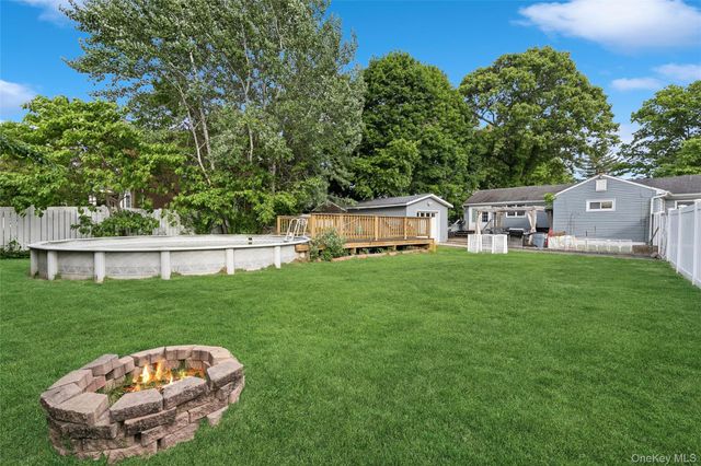 350 S Greene Avenue, Lindenhurst, NY 11757