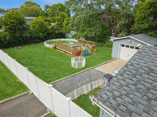350 S Greene Avenue, Lindenhurst, NY 11757