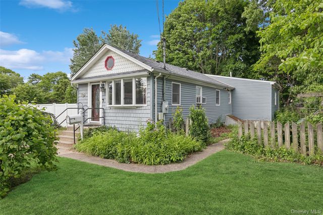 350 S Greene Avenue, Lindenhurst, NY 11757