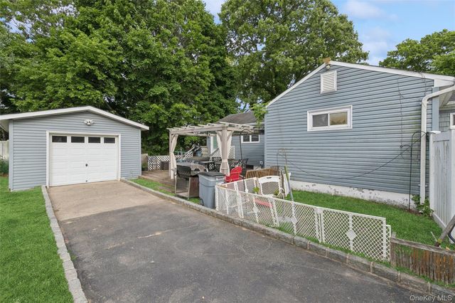350 S Greene Avenue, Lindenhurst, NY 11757