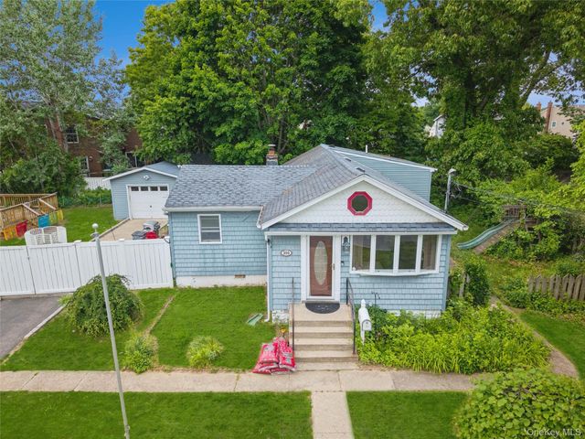 350 S Greene Avenue, Lindenhurst, NY 11757