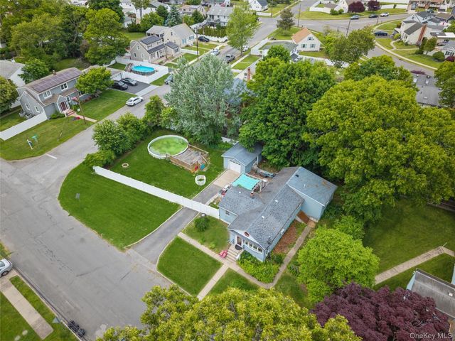 350 S Greene Avenue, Lindenhurst, NY 11757