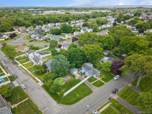 350 S Greene Avenue, Lindenhurst, NY 11757