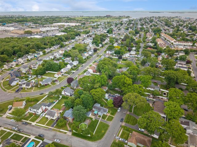 350 S Greene Avenue, Lindenhurst, NY 11757