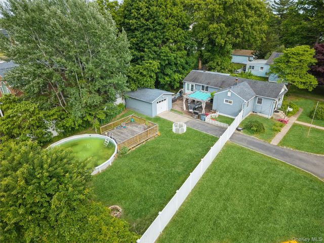 350 S Greene Avenue, Lindenhurst, NY 11757