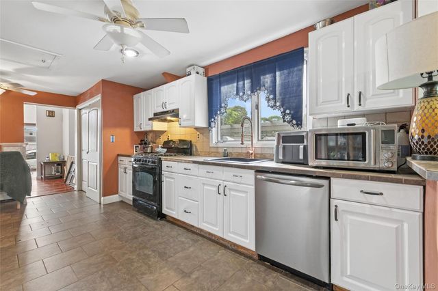 350 S Greene Avenue, Lindenhurst, NY 11757
