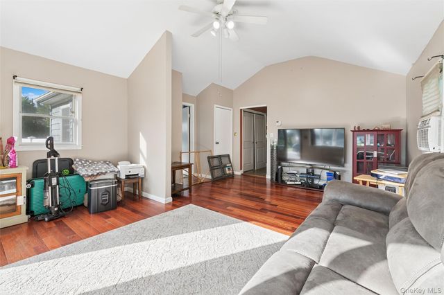 350 S Greene Avenue, Lindenhurst, NY 11757