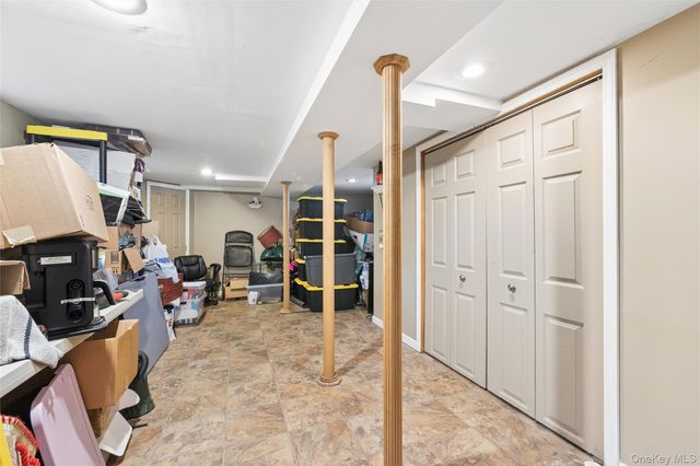 350 S Greene Avenue, Lindenhurst, NY 11757